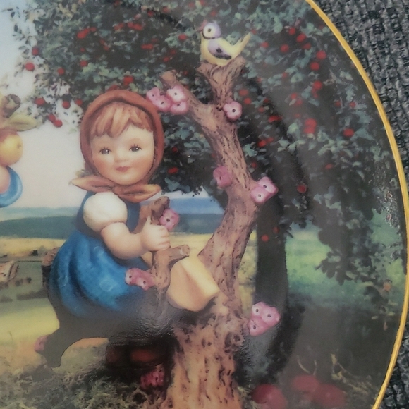 Decorative Plate with Children and Nature Scene - Picture 4 of 11
